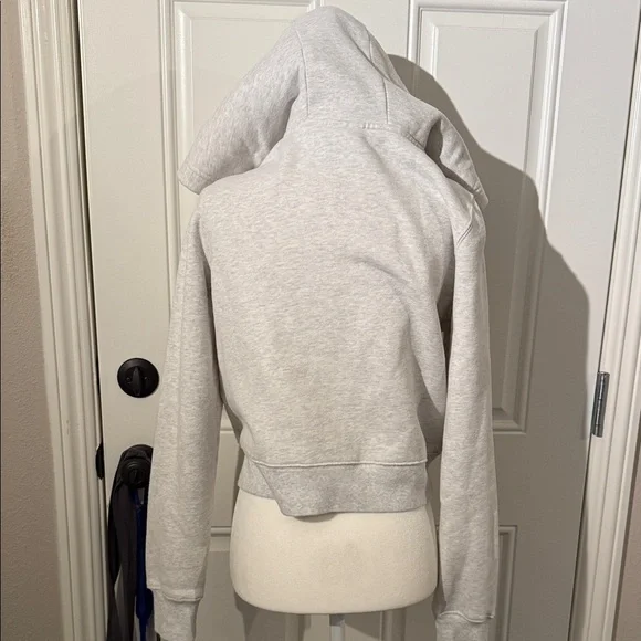 ARITZIA TNA Hooded Zip-Up Sweatshirt - Picture 6 of 8